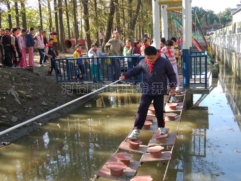水上趣桥